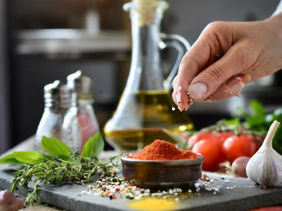 घर पर कुछ इस तरीके से बनाएं भंडारे वाली टेस्टी आलू की सब्जी - Photo Gallery