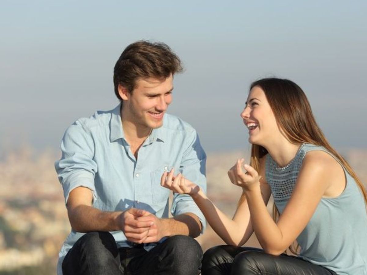 खुद से बड़ी उम्र के लड़को को डेट करना हो सकता हैं आपके लिए भी फायदेमंद - Photo Gallery