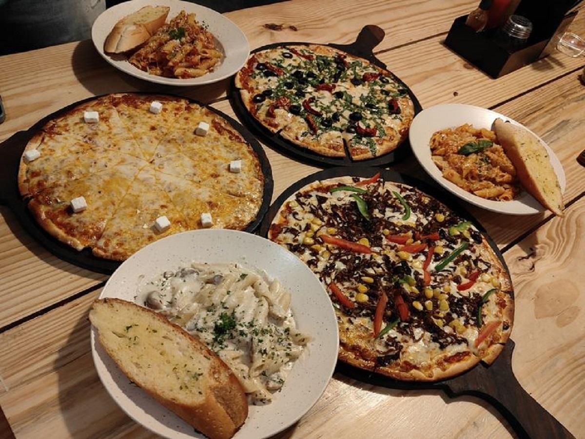 Affordable Cafes In Majnu Ka Tila: क्लासी माहौल और किफायती दाम – मजनू का टीला के इन कैफे  में आपको जरूर जाना चाहिए। - Photo Gallery