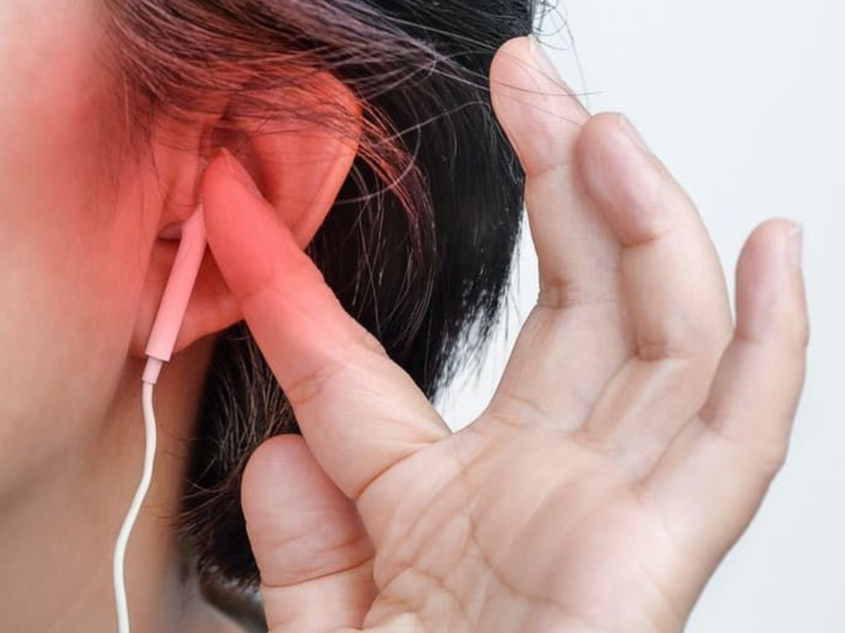 Disadvantages Of Headphones: कई घंटों तक ईयरफोन लगाने से खराब हो सकते हैं आपके भी  कान - Photo Gallery