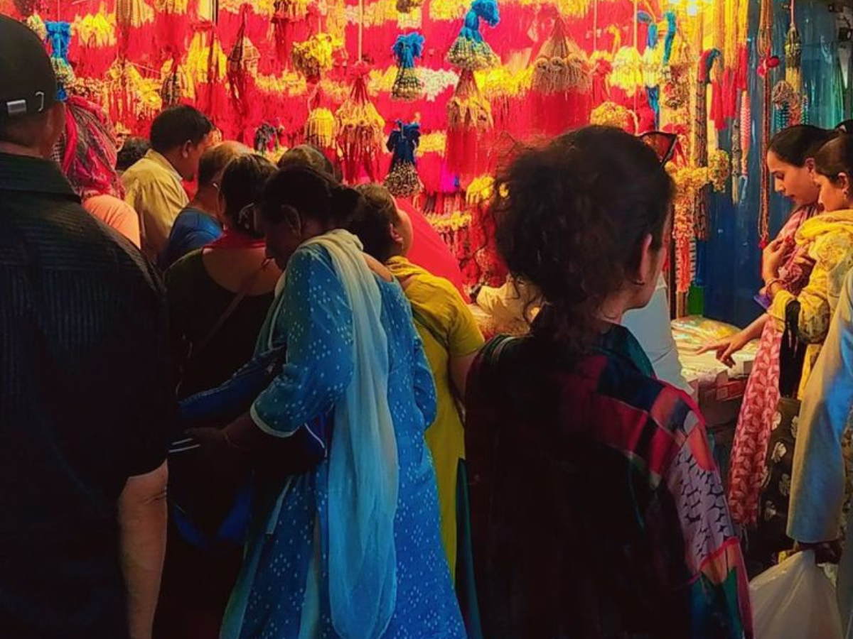 Delhi Cheapest Market:  अगर आप भी है शॉपिंग के शौकीन , तो जाइए दिल्ली की इन सस्ती मार्केट में - Photo Gallery