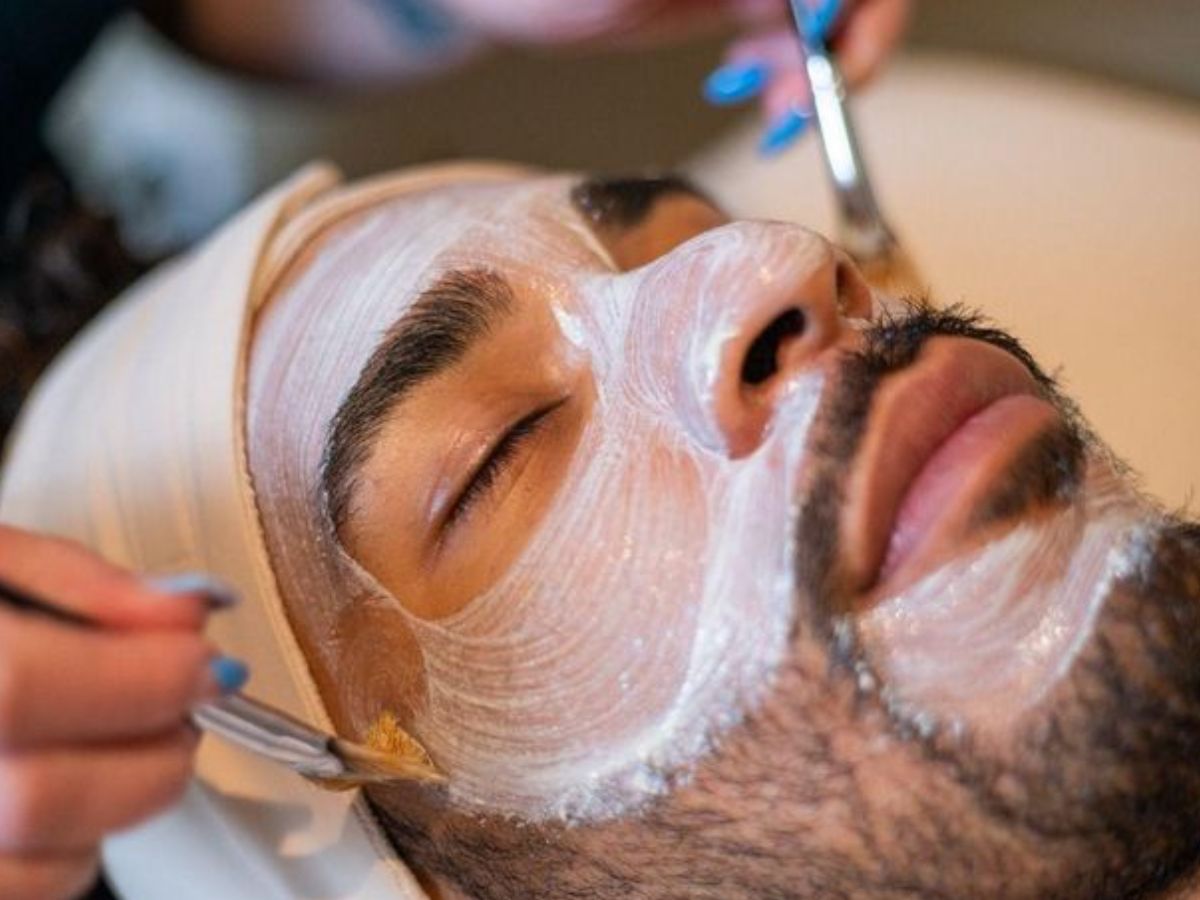 चेहरे की रफनेस को कहें अलविदा,आपके लुक को बदल देंगे येें खास स्किनकेयर टिप्स - Photo Gallery