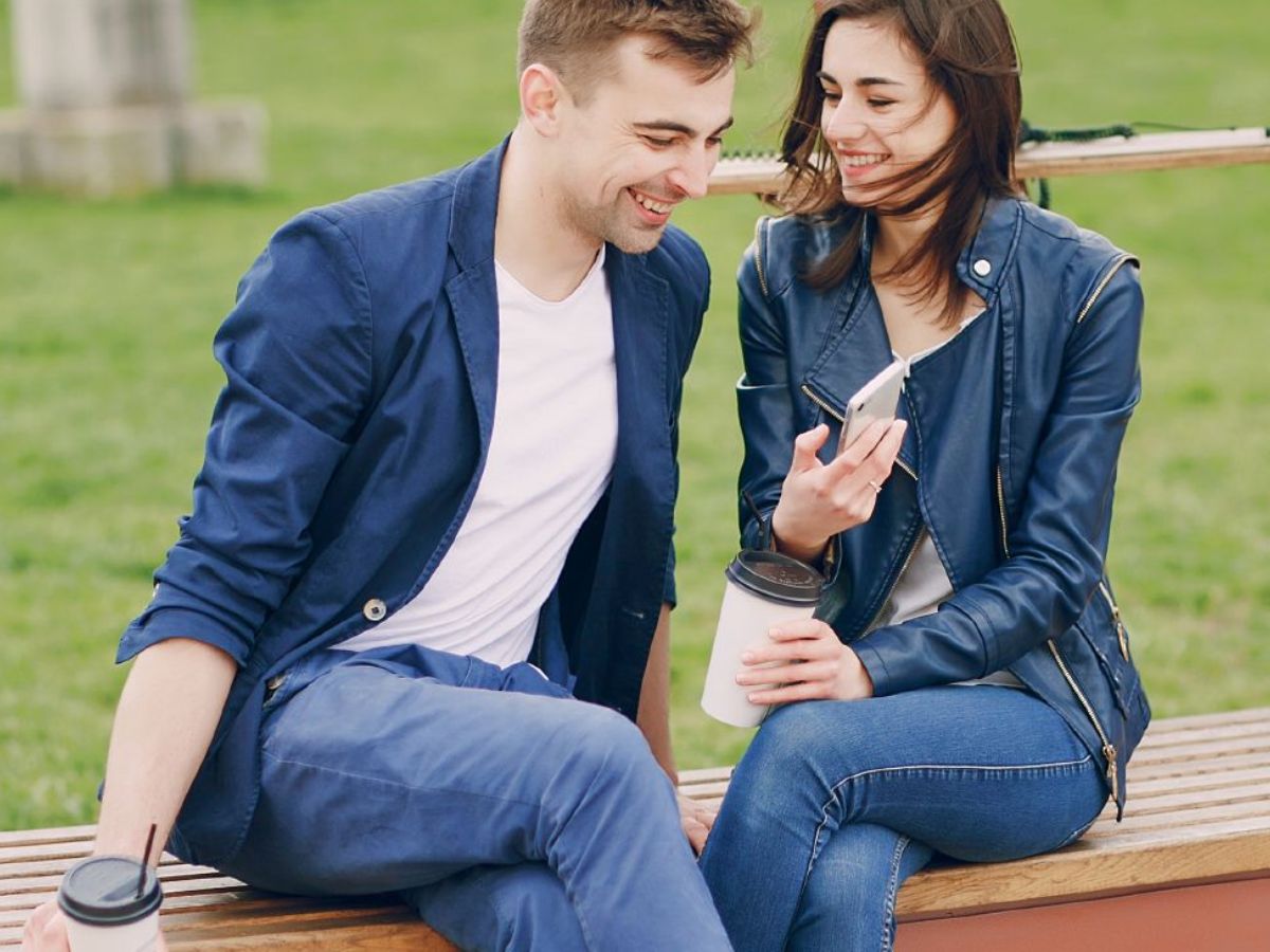 खुद से बड़ी उम्र के लड़को को डेट करना हो सकता हैं आपके लिए भी फायदेमंद - Photo Gallery