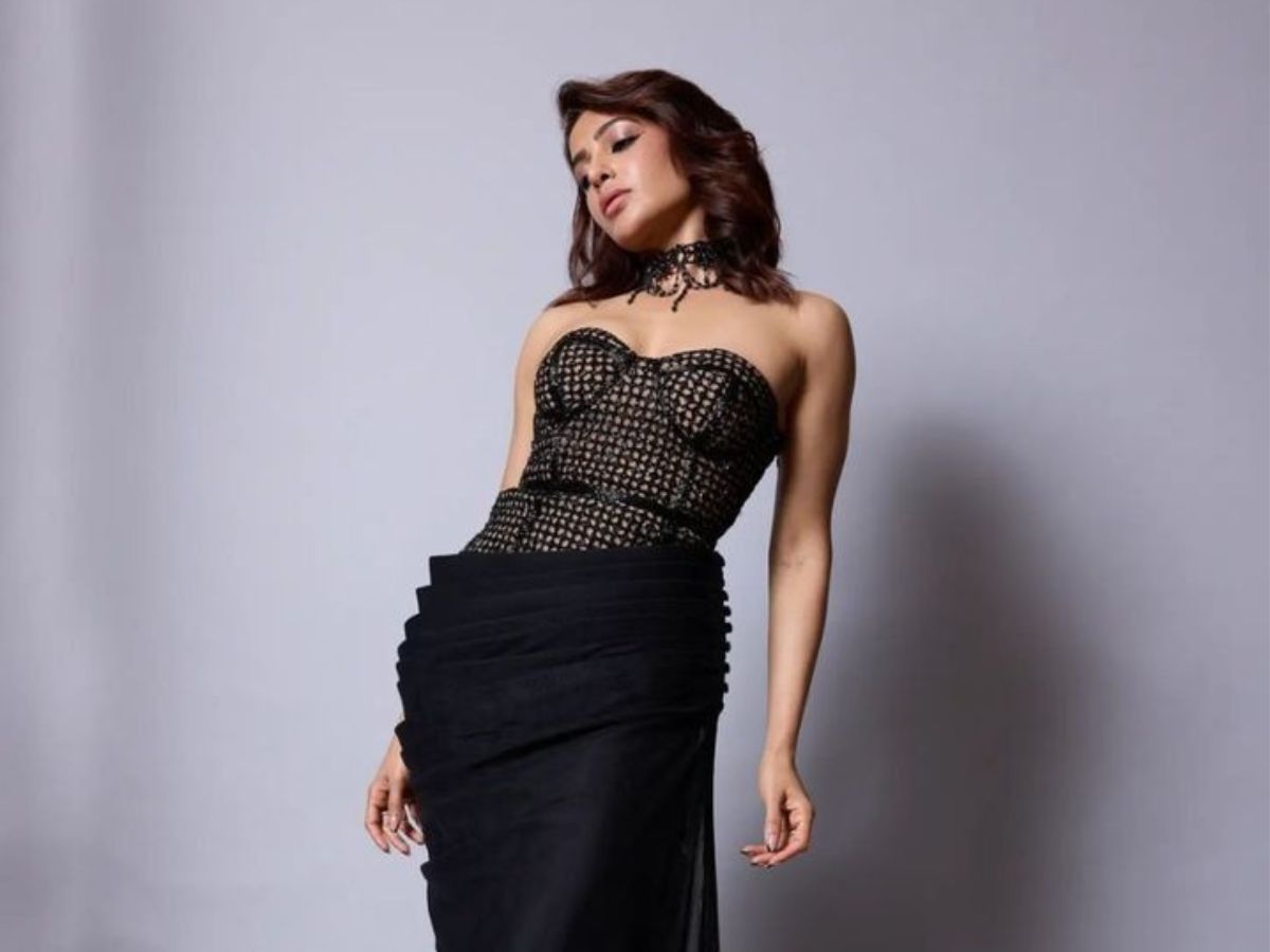 Samantha Ruth Prabhu की साड़ी से लेकर वेस्टर्न ड्रेस तक की जर्नी, करेगी आपको इंस्पायर और कॉंफिडेंट दिखने में मदद - Photo Gallery