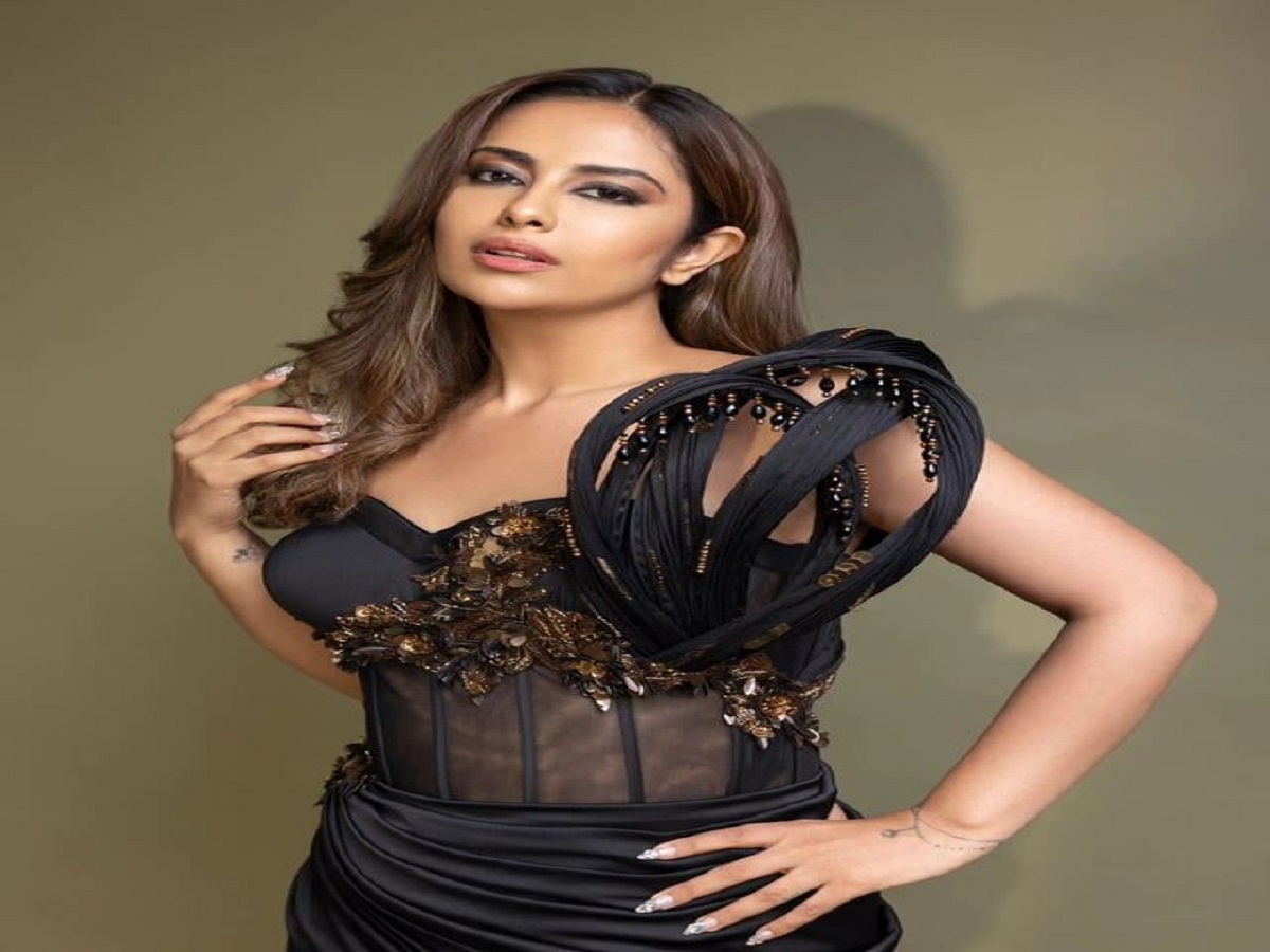 Avika Gor Stylish Look: अविका गौर के इन लुक से ले स्टाइलिंग टिप्स और दिखे बेहद खूबसूरत - Photo Gallery