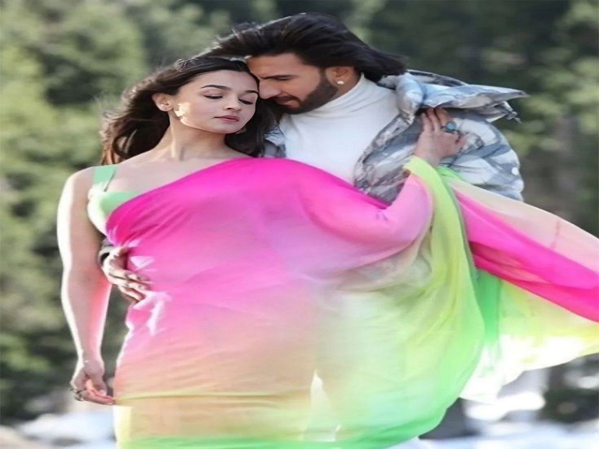 7 Most Best And Popular Songs Of 2024:2024 के 7 सबसे बेहतरीन और लोकप्रिय गाने - Photo Gallery