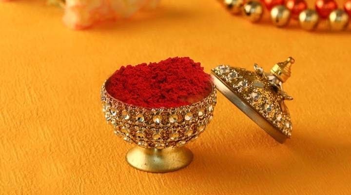 Logical Fact About Sindoor: आखिर क्यों लगती है शादीशुदा औरतें सिंदूर, आप भी से सुनके हो जाएंगे हैरान - Photo Gallery