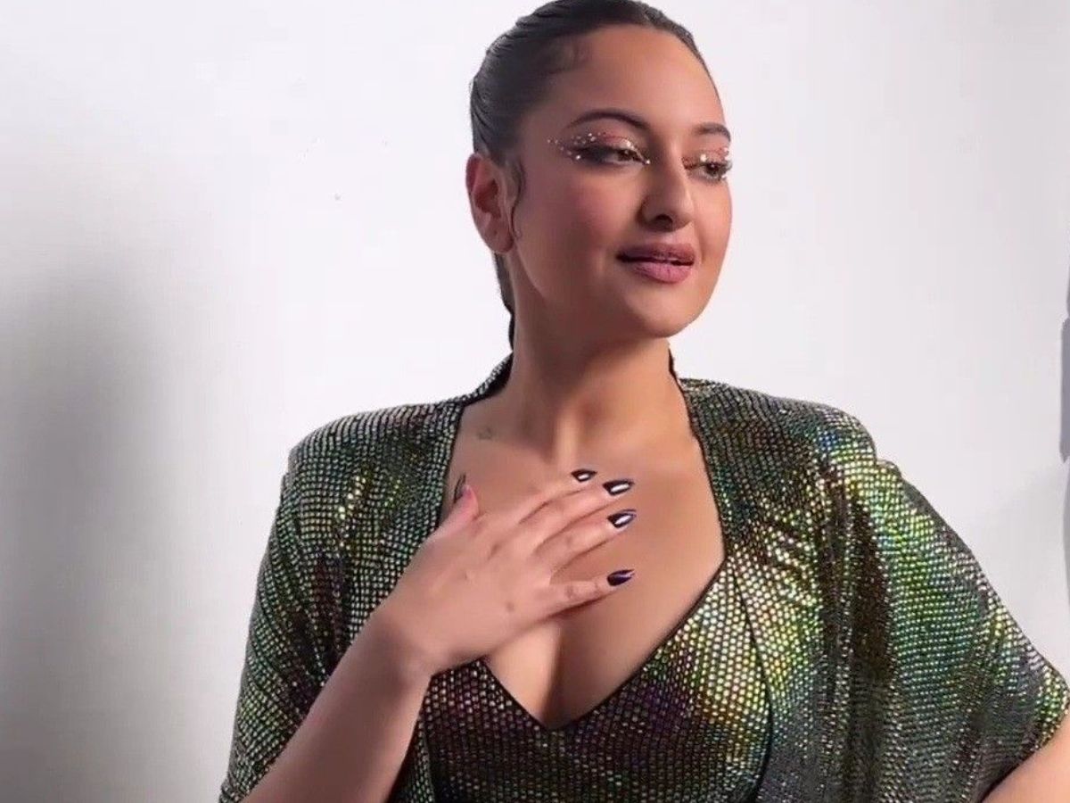 Celebrity Fitness Goals: सोनाक्षी सिन्हा से लेकर भूमि पेडनेकर तक के ट्रांसफोर्मेसन ने सभी को चौंका दिया - Photo Gallery