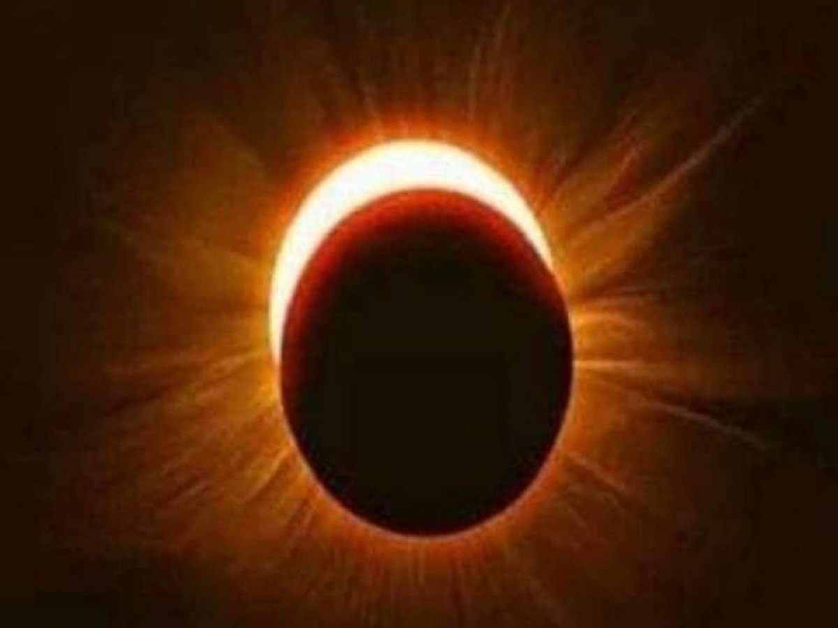Surya grahan: आ रहा है ऐसा खगोलीय नजारा जब दिन में हो जाएगी रात, जानिए सूर्य ग्रहण की तिथि, समय और सूतक काल - Photo Gallery