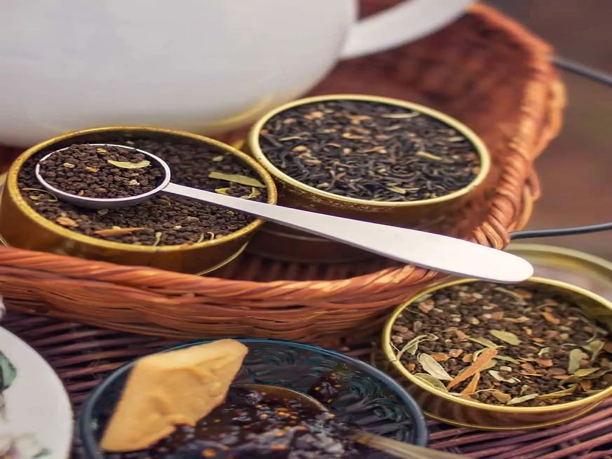 पहले अदरक या दूध? जानिए चाय बनाने का सही तरीका जो बढ़ा देगा आपके स्वाद को - Photo Gallery