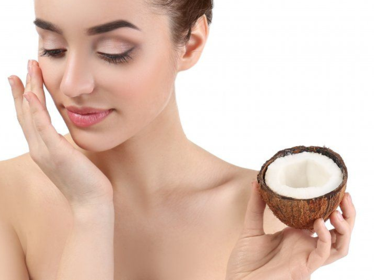 Benefits Of Coconut Oil: अगर आप भी है झुर्रियां से परेशान है तो अपनी त्वचा पर नारियल का तेल लगाए और प्राकृतिक  गलो  पाए - Photo Gallery