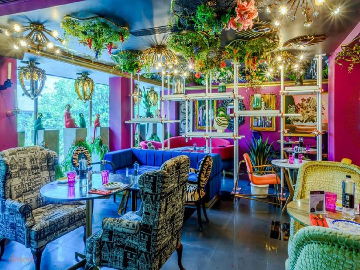 क्या आप भी नहीं गए है अब तक इन सेलेब्रिटी के रेस्टोरेंट्स में? तो आज ही जाए - Photo Gallery