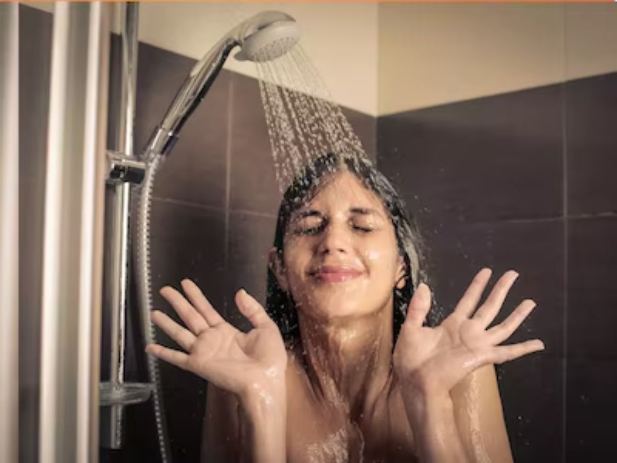 Cold shower: ठंडे पानी से नहाने का फायदा या नुकसान ? जानिए  सच्चाई - Photo Gallery