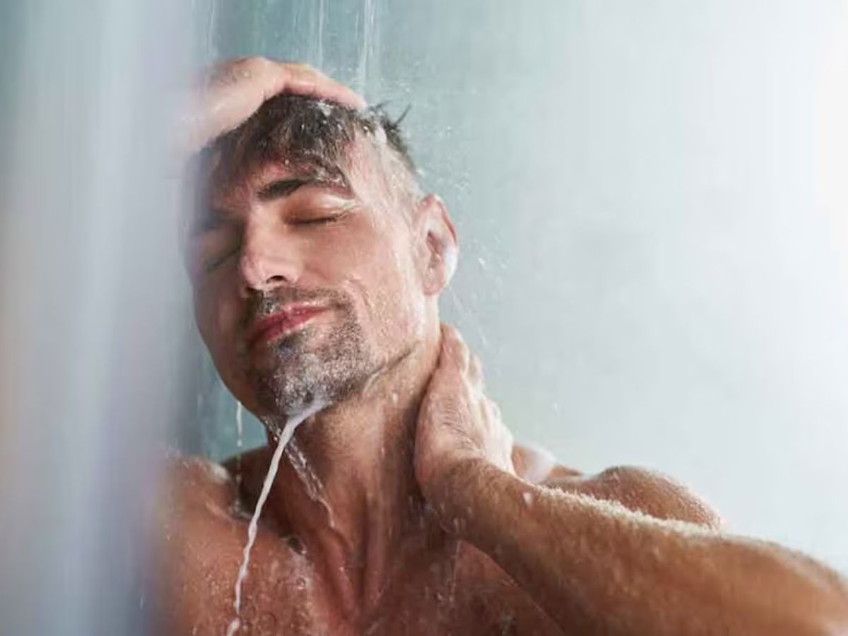 Cold shower: ठंडे पानी से नहाने का फायदा या नुकसान ? जानिए  सच्चाई - Photo Gallery