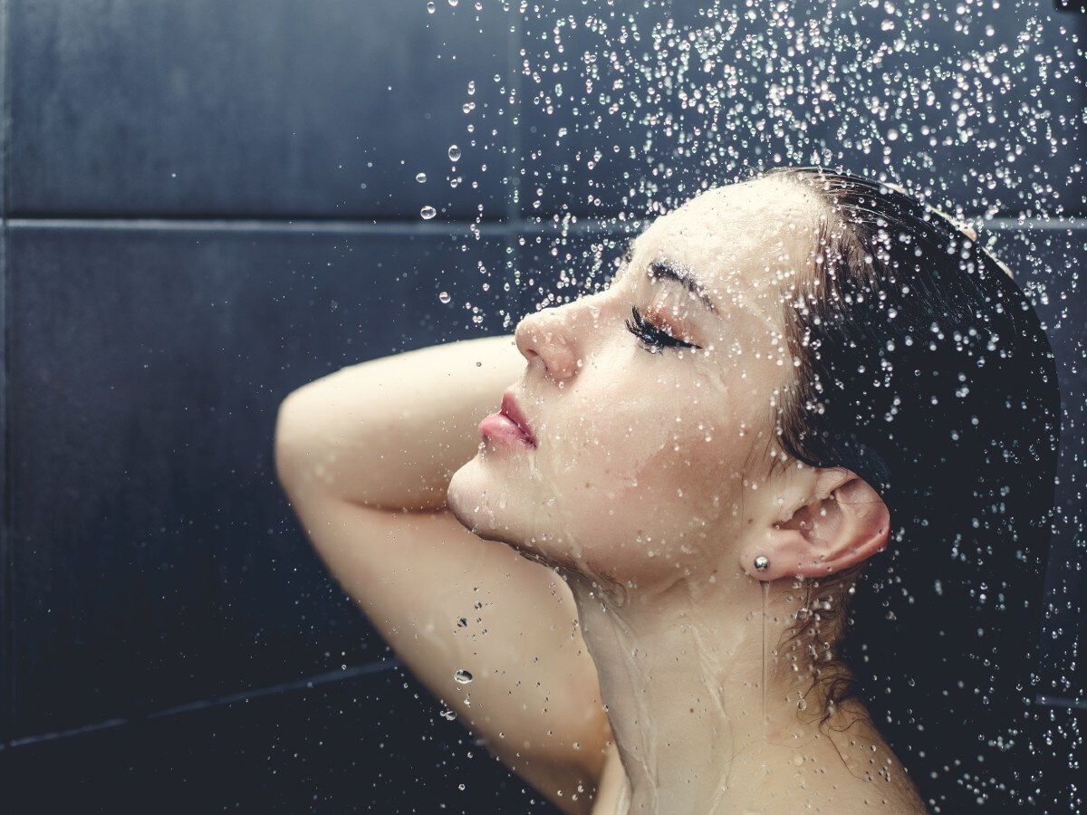 Cold shower: ठंडे पानी से नहाने का फायदा या नुकसान ? जानिए  सच्चाई - Photo Gallery