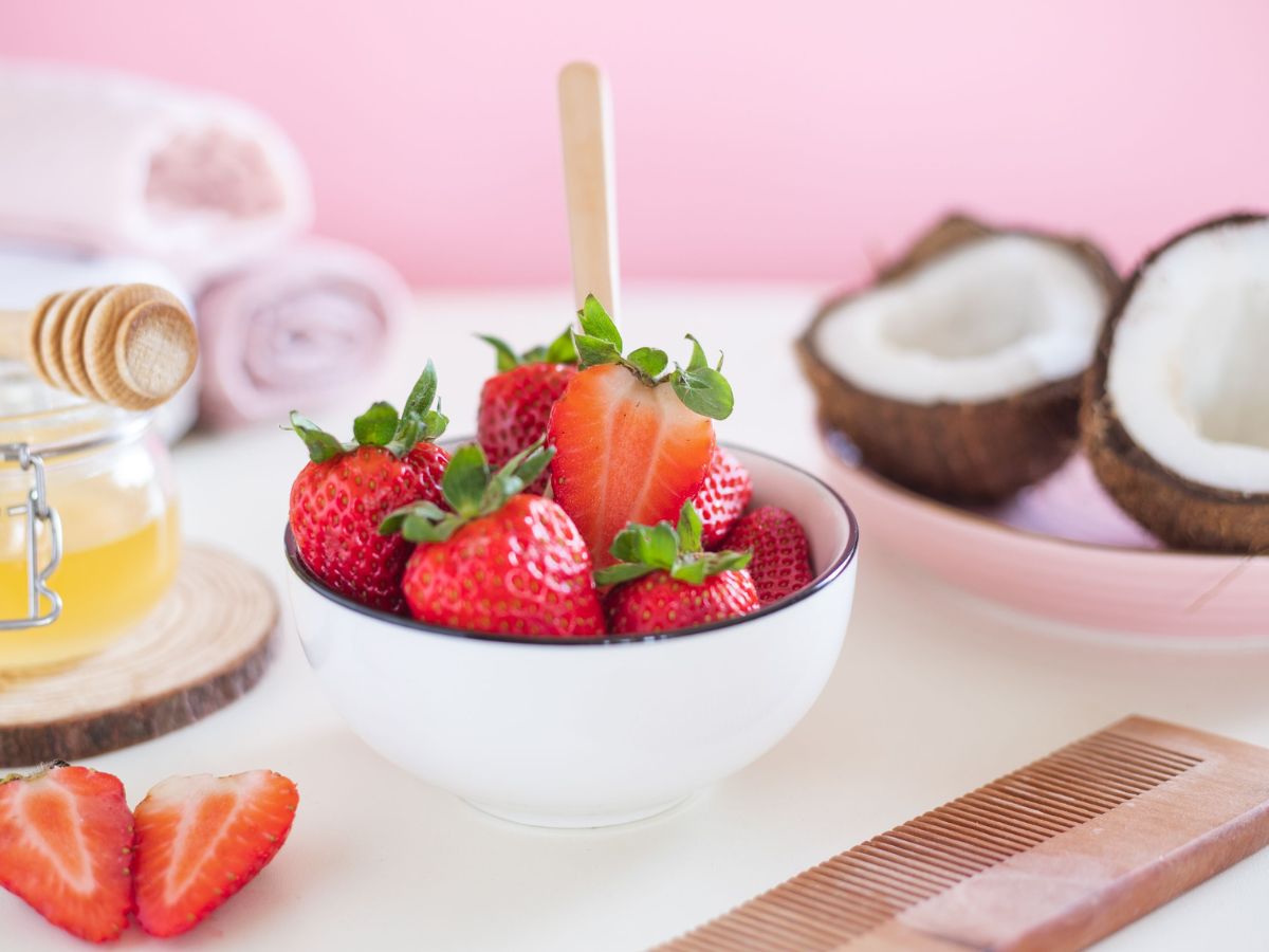 Monsoon 2025: ट्राय करे ये hair mask जो रखें आपको बालों को फ्रिज फ्री। - Photo Gallery