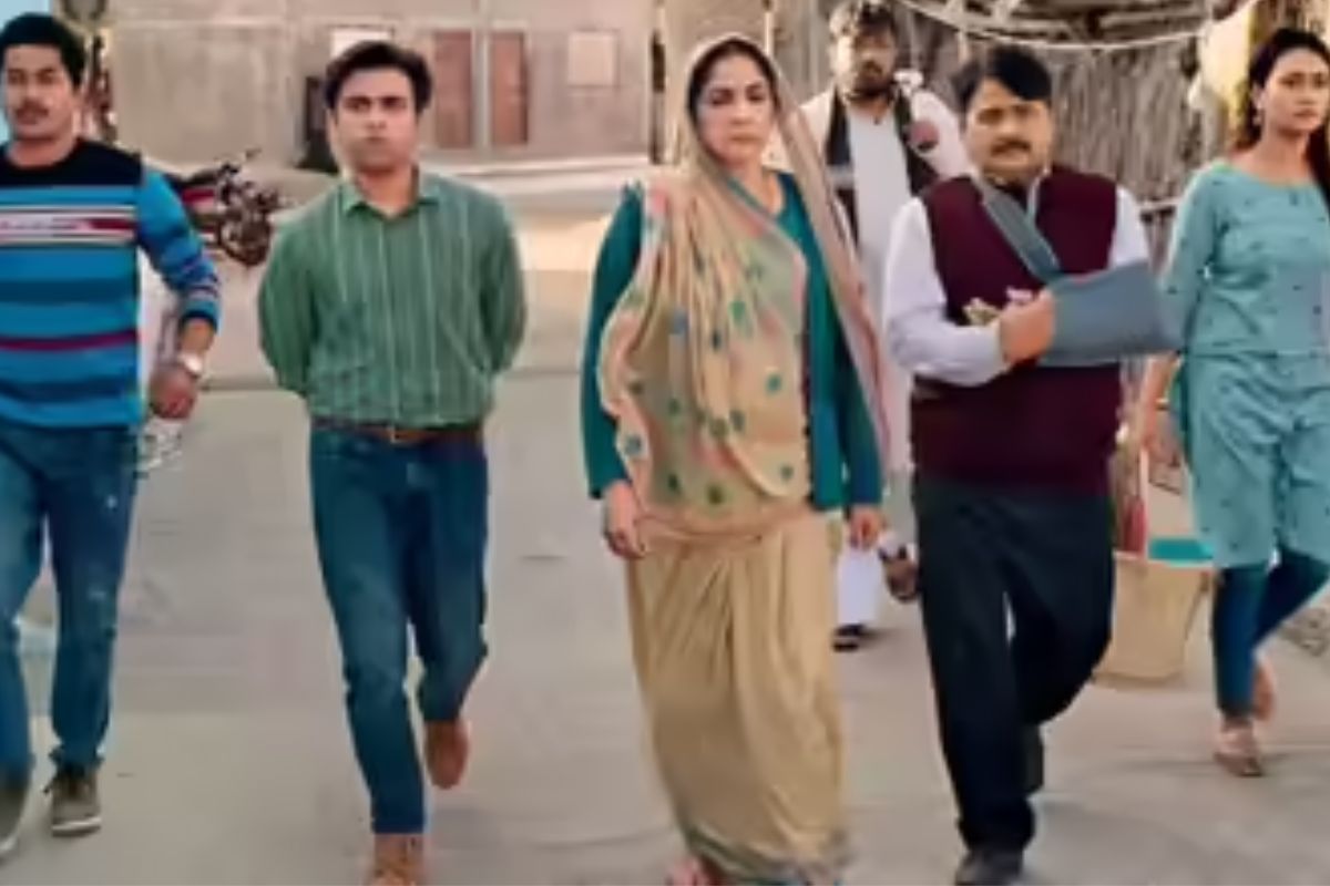 सस्पेंस है तगड़ा इमोशन है सॉलिड: लौट आया है फ़रसे Panchayat का नया सीज़न - Photo Gallery