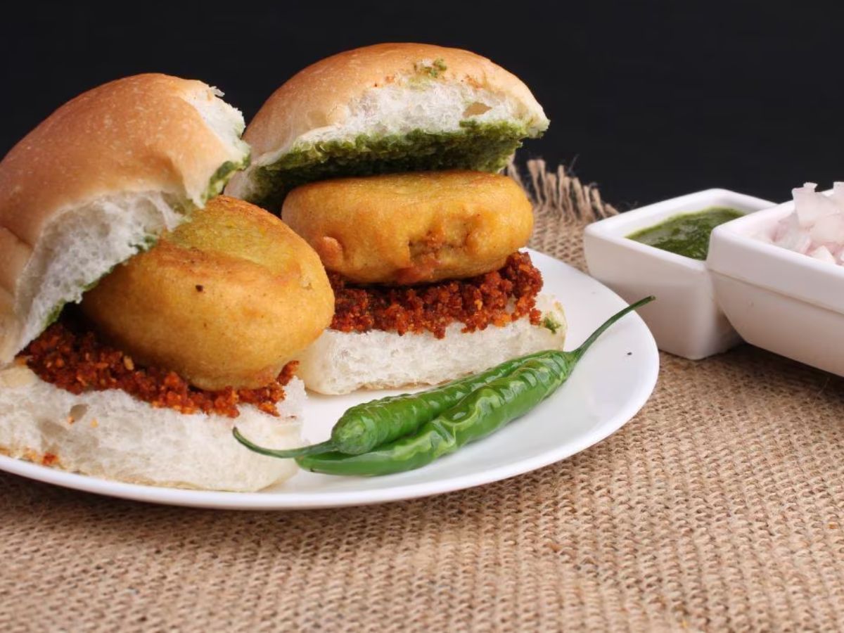 Monsoon 2025:बारिश के मज़े बनाओ दोगुने ,इन फूड्स के बिना है मजे़ अधूर - Photo Gallery