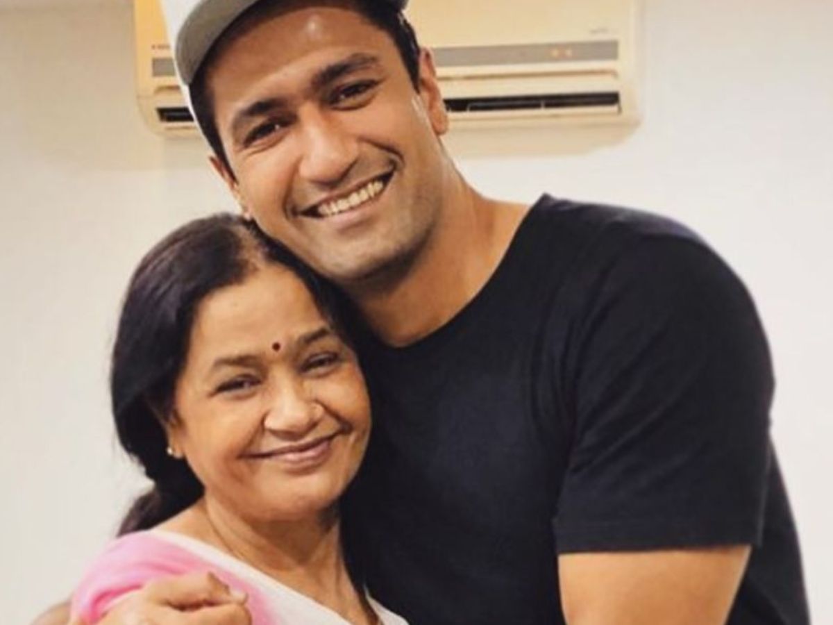 Iconic Mother-Son Duos: बॉलीवुड की इन फेमस मां- बेटे की जोड़ी को फैंस से मिलता है बेहद ज्यादा प्यार - Photo Gallery