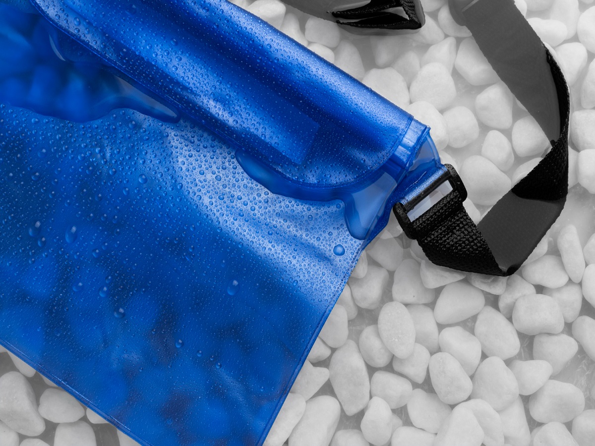 Protect Phone From Rain: जानिए मानसून में मोबाइल को वाटरप्रूफ बनाने के 7 आसान और जबरदस्त तरीके - Photo Gallery