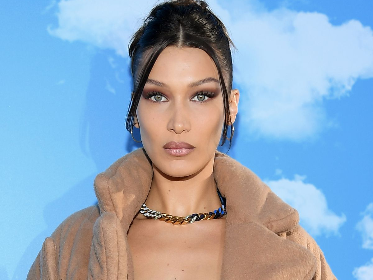 बेला हदीद की बोल्ड और हॉट तस्वीरें: इन सेक्सी लुक्स में दिखीं इंटरनेशनल ब्यूटी, खुद देखिए ग्लैमर का जलवा - Photo Gallery