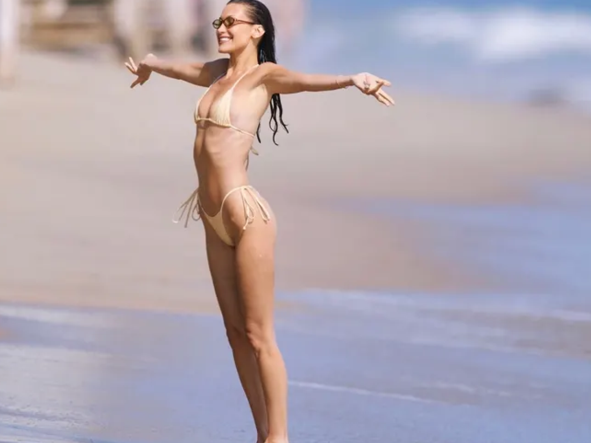 बेला हदीद की बोल्ड और हॉट तस्वीरें: इन सेक्सी लुक्स में दिखीं इंटरनेशनल ब्यूटी, खुद देखिए ग्लैमर का जलवा - Photo Gallery