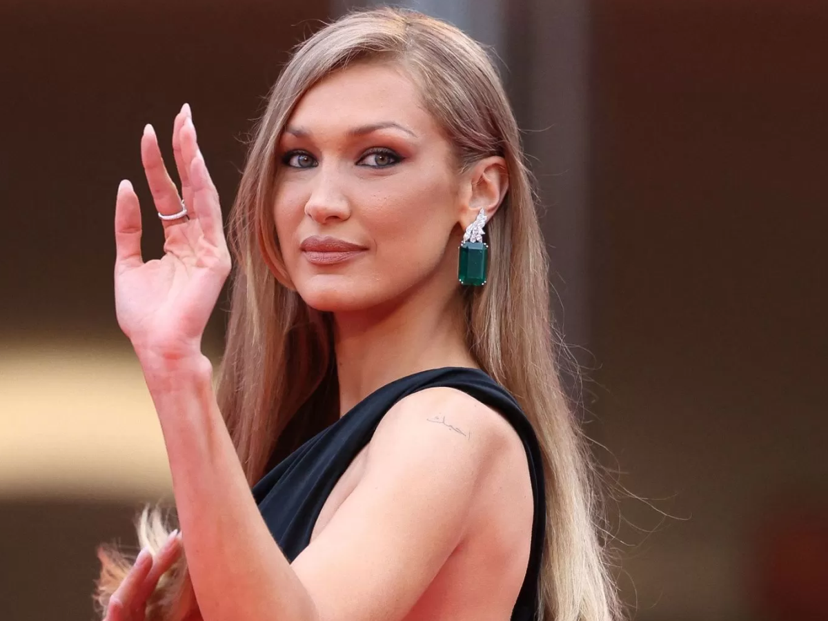 बेला हदीद की बोल्ड और हॉट तस्वीरें: इन सेक्सी लुक्स में दिखीं इंटरनेशनल ब्यूटी, खुद देखिए ग्लैमर का जलवा - Photo Gallery