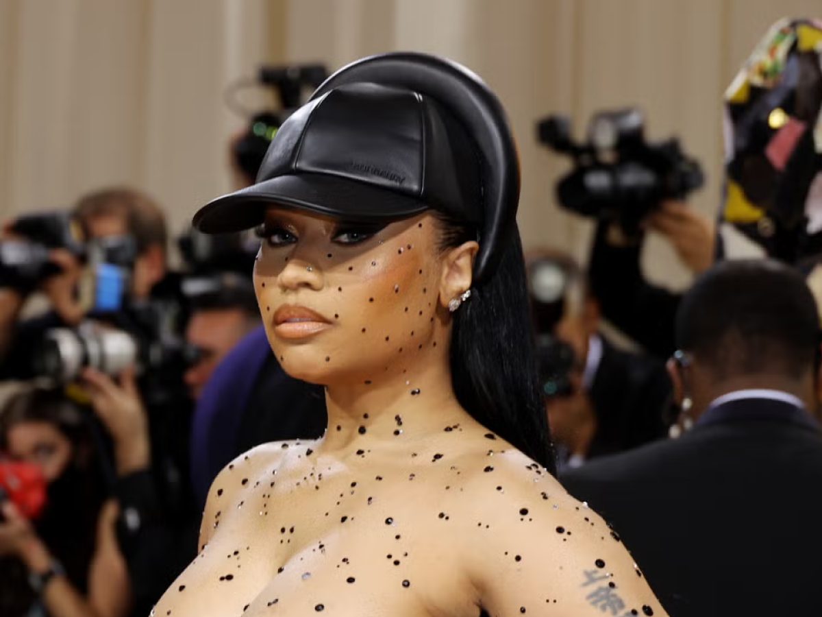 निक्की मिनाज की हॉट और बोल्ड तस्वीरें: इन सेक्सी लुक्स में फ्लॉन्ट की अपनी कर्वी बॉडी, देखें शानदार फोटो गैलरी - Photo Gallery