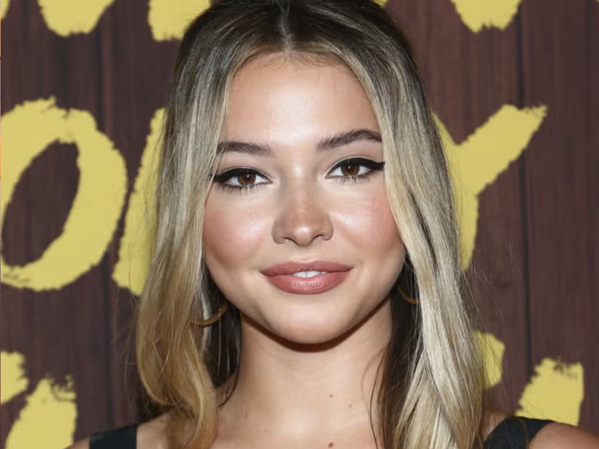 मैडलिन क्लाइन की सेक्सी और बोल्ड तस्वीरें: इन हॉट लुक्स में दिखीं बेहद ग्लैमरस, तस्वीरें ज़रूर देखें - Photo Gallery