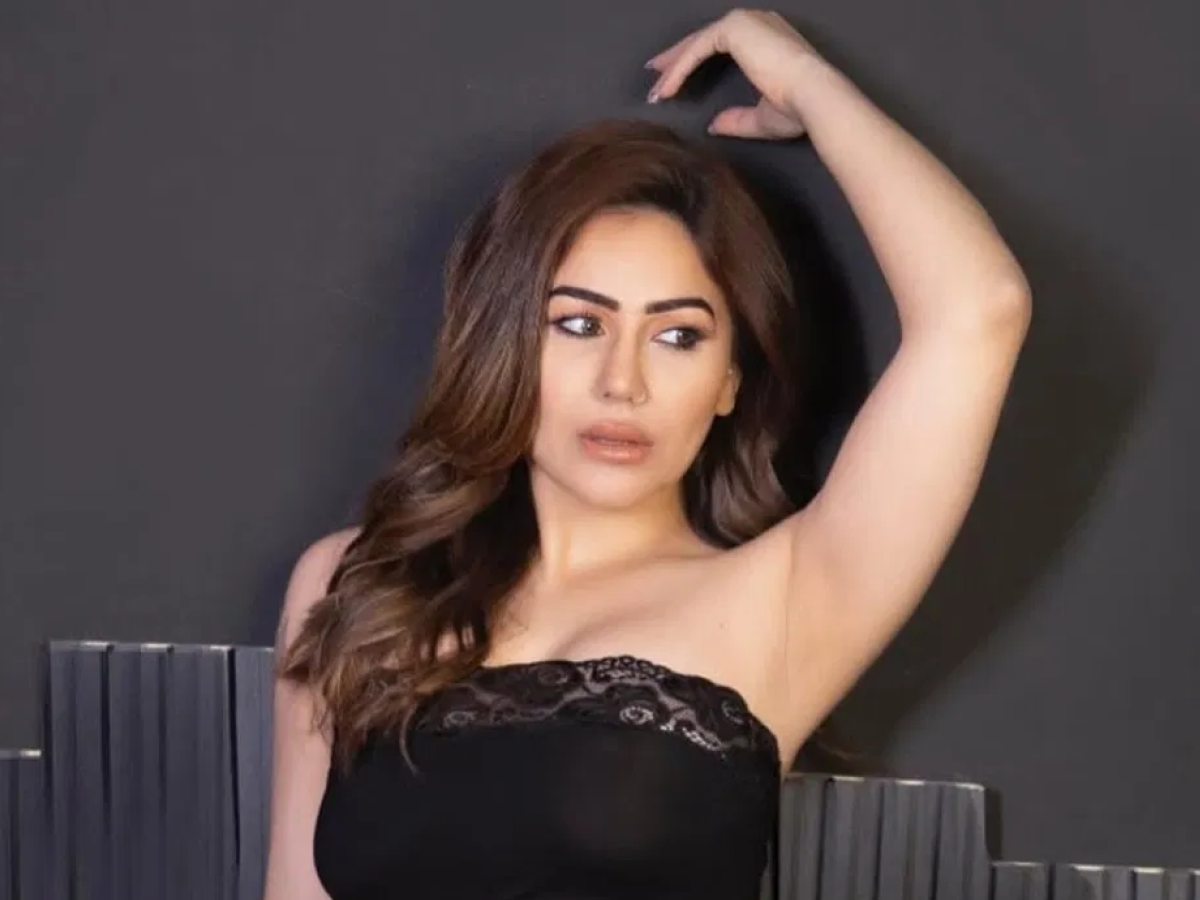 कंगना शर्मा की सेक्सी और बोल्ड तस्वीरें: इन हॉट लुक्स में फ्लॉन्ट की हॉटनेस, मिस मत करिए ये शानदार पिक्स - Photo Gallery