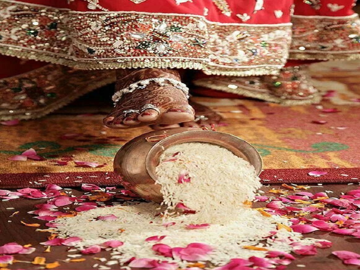 दिन के उजाले में क्यों नहीं होता हिंदू विवाह? जानिए रात को फेरे लेने की धार्मिक परंपरा और कारण - Photo Gallery