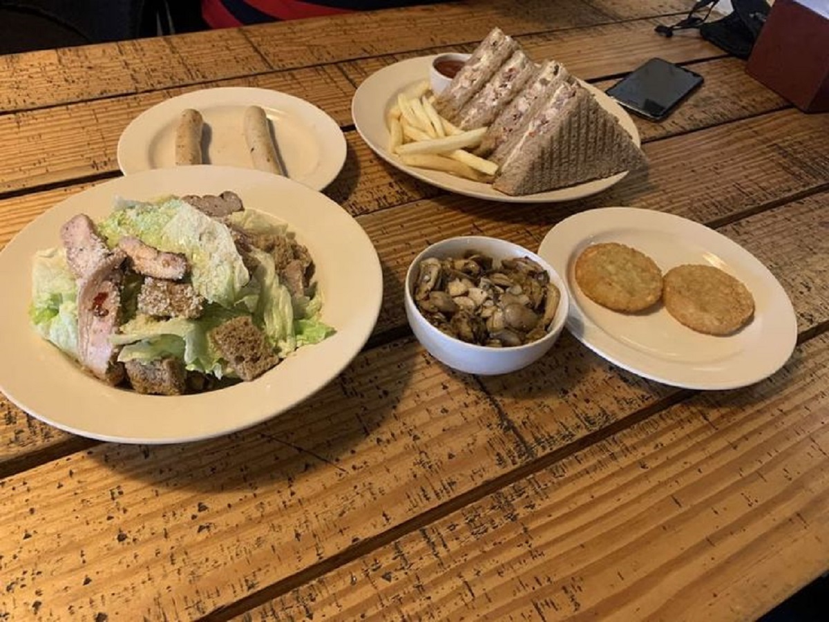 Affordable Cafes In Majnu Ka Tila: क्लासी माहौल और किफायती दाम – मजनू का टीला के इन कैफे  में आपको जरूर जाना चाहिए। - Photo Gallery