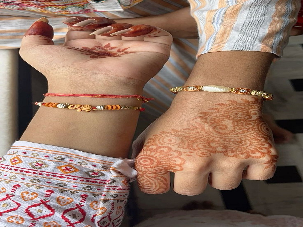 RakshaBandhan 2025: जानिए क्यों पुरानी परंपरा कहती है 3 या 5 गांठें ही लगानी चाहिए राखी में - Photo Gallery