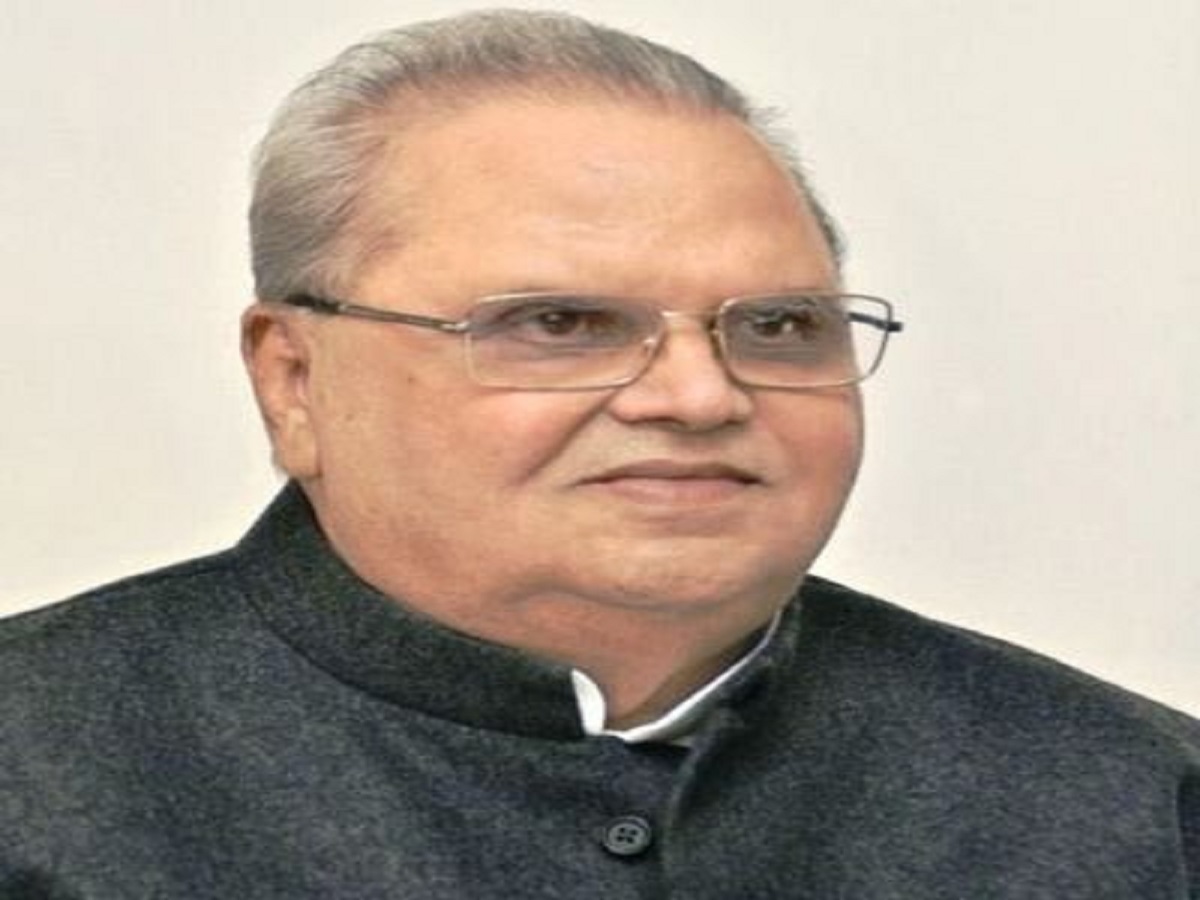जानिए कश्मीर के पूर्व राज्यपाल Satyapal Malik के बारे में, कौन है उनकी बीवी, जो मानती हैं ये धर्म - Photo Gallery