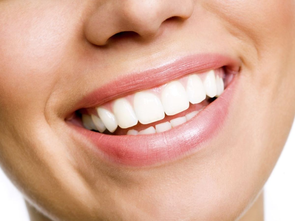 क्या आपको भी जानना है सफेद मुस्कान का सीक्रेट ? तो समाधान सिर्फ खानपान की ही नहीं बल्कि है विटामिन की ड़ोज भी - Photo Gallery