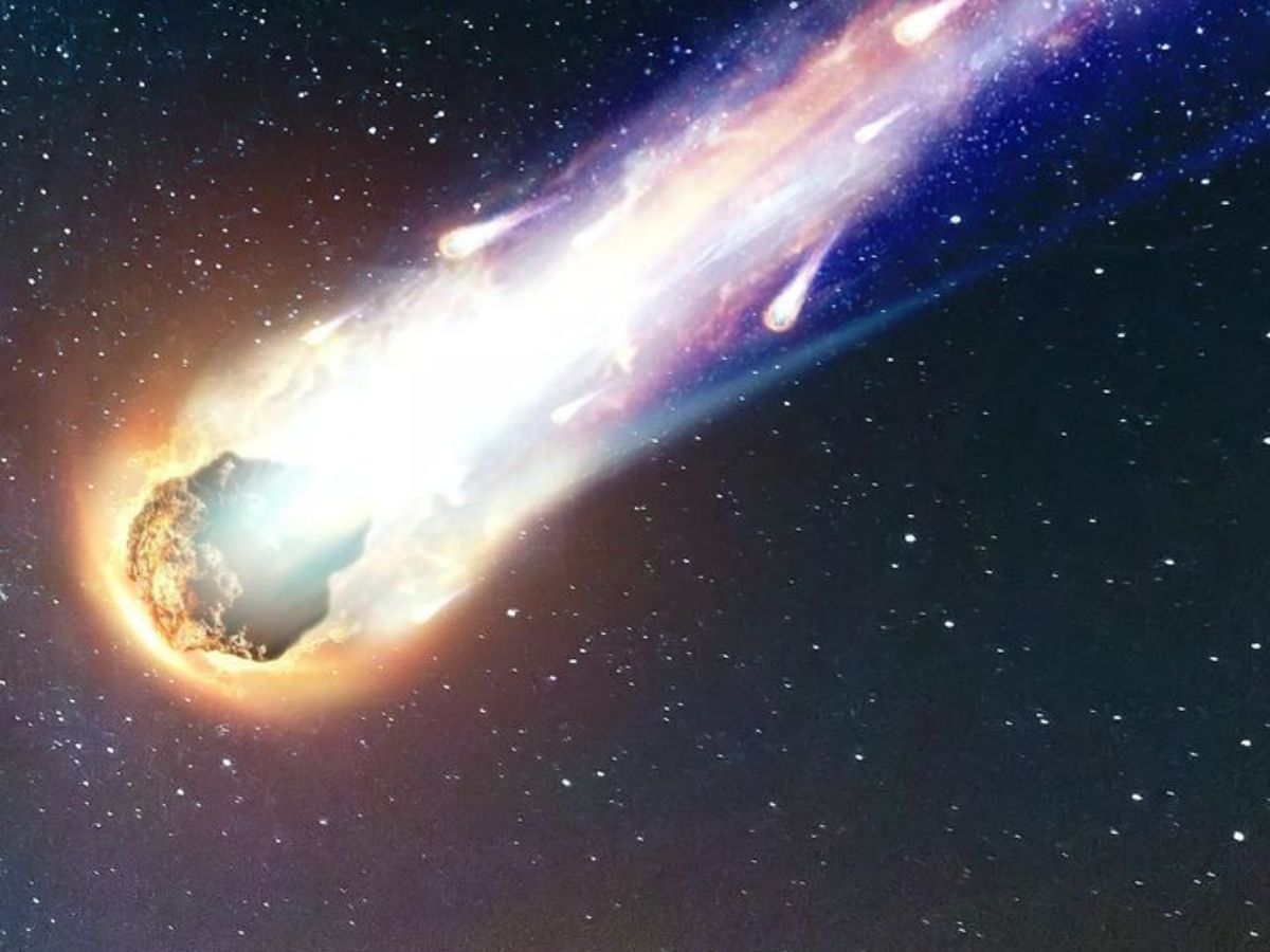 How close do comets come to the Earth? - Photo Gallery