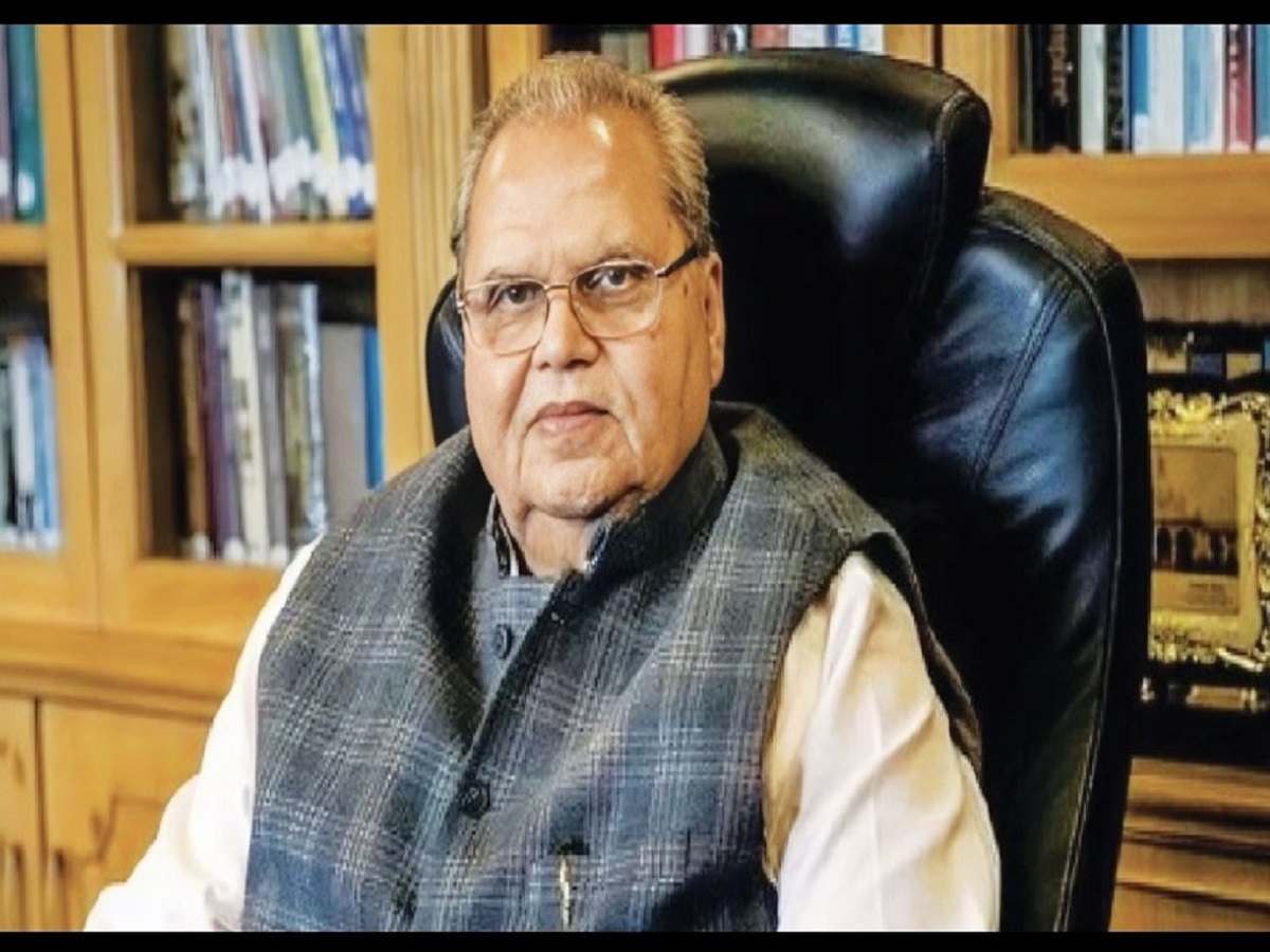 जानिए कश्मीर के पूर्व राज्यपाल Satyapal Malik के बारे में, कौन है उनकी बीवी, जो मानती हैं ये धर्म - Photo Gallery