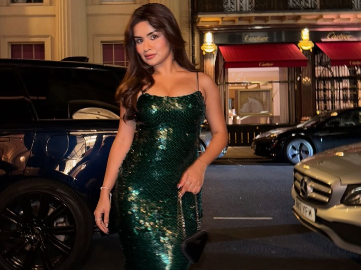 Avneet Kaur Party Looks: बोल्डनेस, ब्यूटी और शिमरी अंदाज में अवनीत कौर के दिखे ऐसे आउटफिट्स की आप भी देखे बिना खुद को रोक नही पाएंगे - Photo Gallery