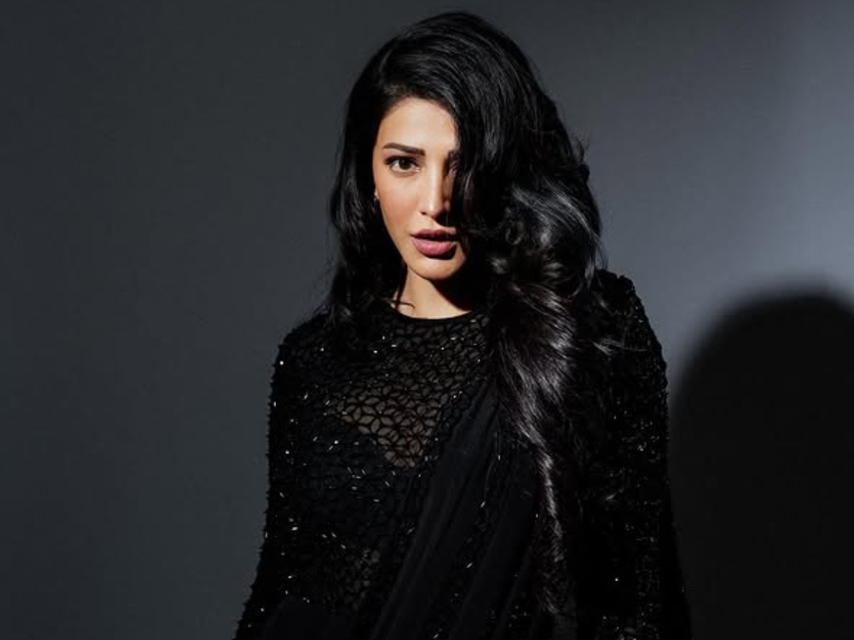 Shruti Hassan's black outfit broke all records - Photo Gallery