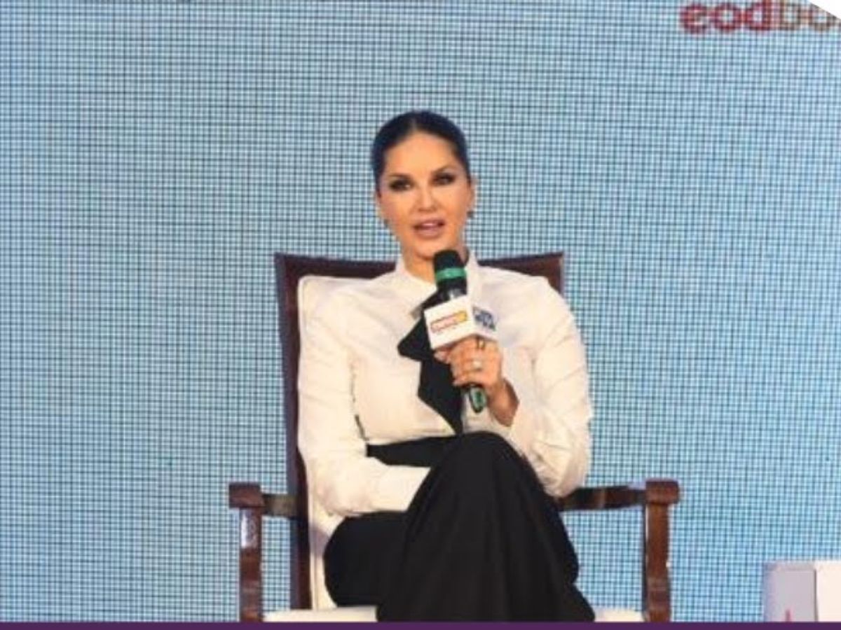 We Women Want Conclave & Shakti Awards 2025: इवेंट में Sunny Leone ने दिखाया जबरदस्त स्टाइलिश लुक का जलवा, देखते ही फैंस के उड़े होश - Photo Gallery