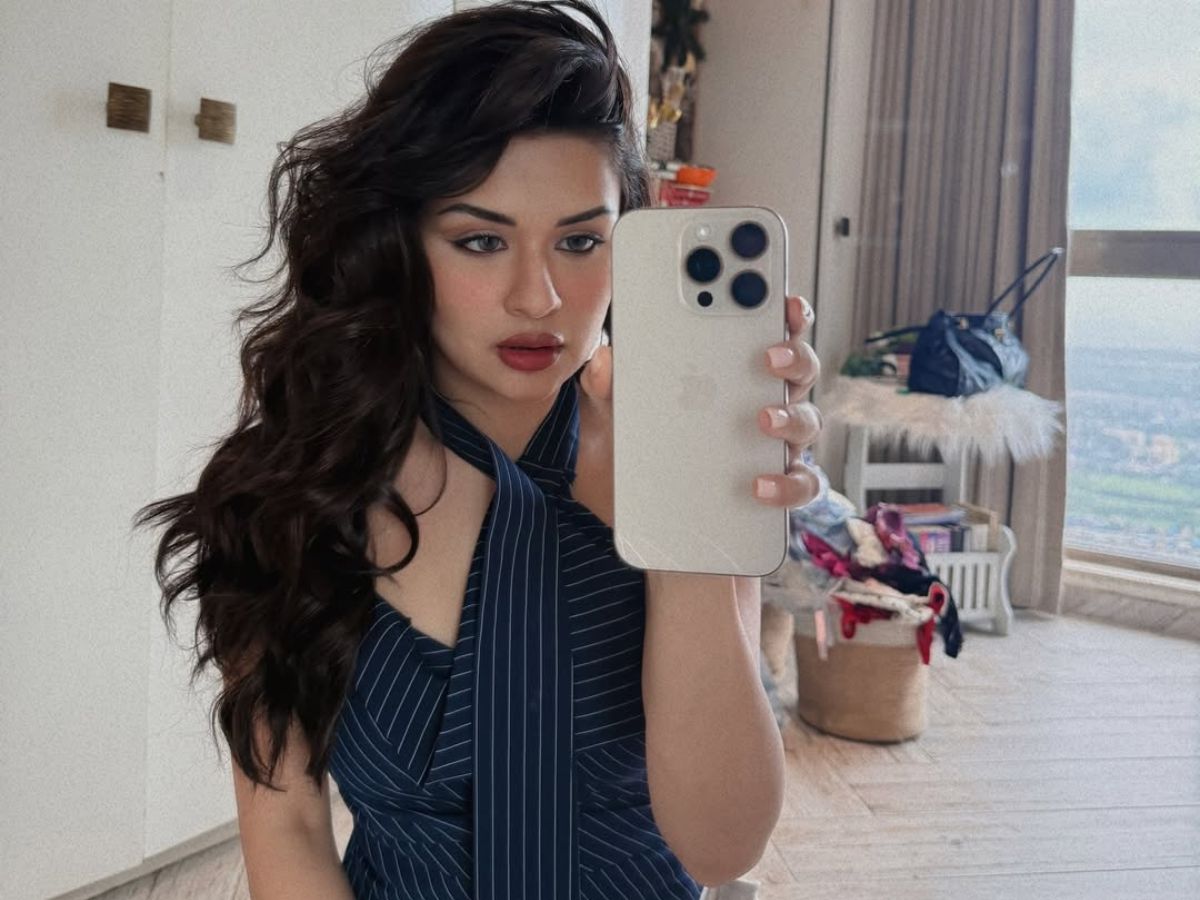 Hot लुक में नजर आई ये एक्ट्रेस ने मचाया सोशल मीडिया पर बवाल और लगाई इंटरनेट पर आग। - Photo Gallery