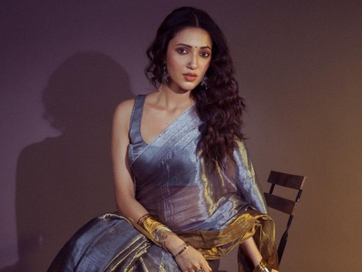 Neha Shetty Designer saree looks की ये हॉट लुक्स देखकर हो जाएंगे shocked - Photo Gallery