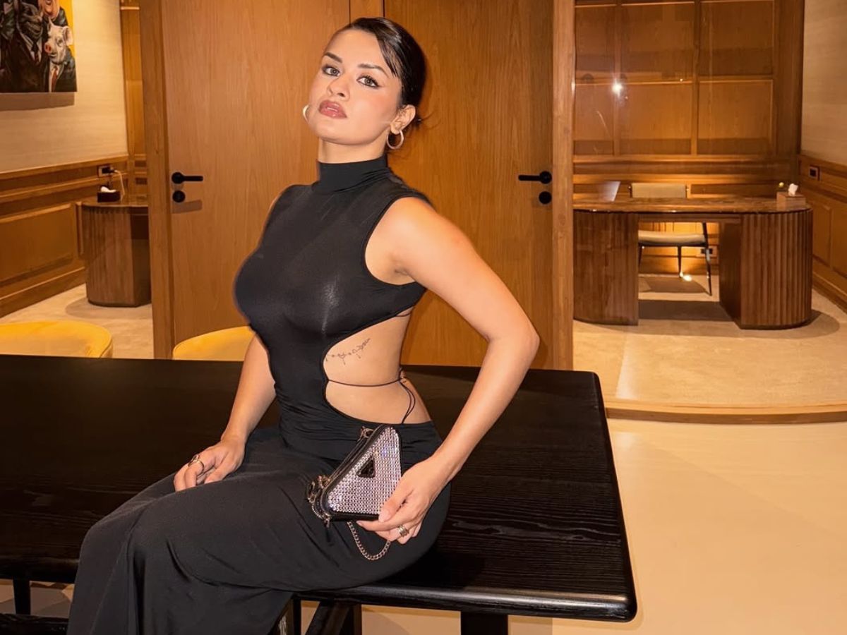 Avneet kaur के ग्लैमरस पोज और हॉट अंदाज ने मचाया सोशल मीडिया पर धमाल, तस्वीरें देखते ही लोगो में मच गया बवाल - Photo Gallery