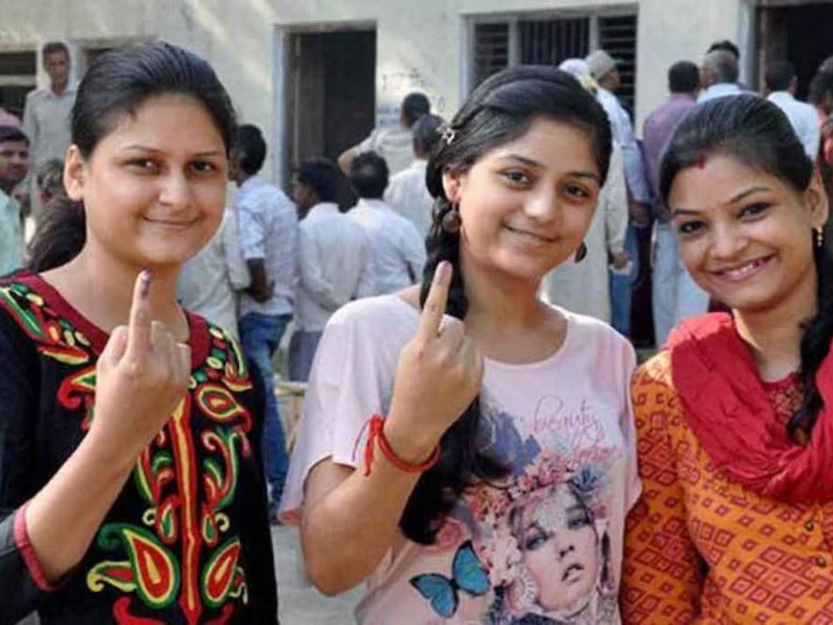 Bihar Chunav 2025 में महिलाएं बनी किंगमेकर, साथ ही नीतीश की सौगात और महिलाओं का बढ़ता भागीदार बना बिहार का नया राजनीतिक चेहरा - Photo Gallery
