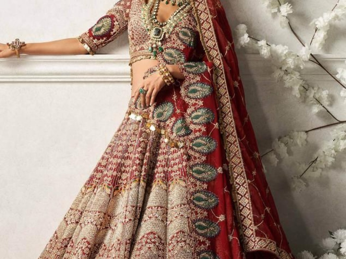 शादी के दिशादी के दिन लगना है सबसे हटकर, तो देंखे ट्रेंडी और Latest Bridal Lehenga Design, खूबसूरत लुक देख हर किसी की सांसे जायेंगी थम - Photo Gallery