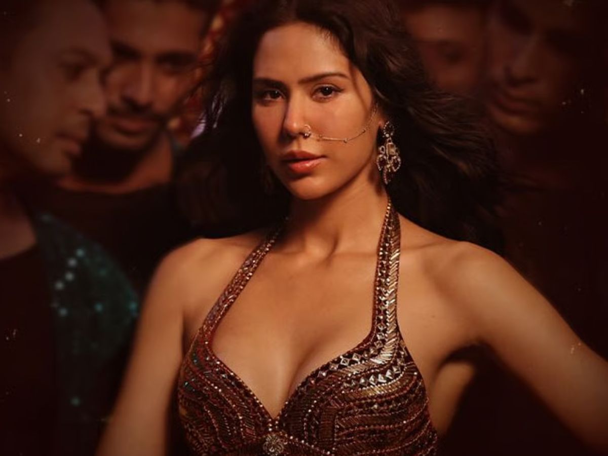 पंजाब से बॉलीवुड तक का सफर तह कर Sonam Bajwa के ग्लैमरस लुक और धड़कन बढ़ाने वाले डांस मूव्स “Akeli Laila” में देख, बने चर्चा का केंद्र - Photo Gallery