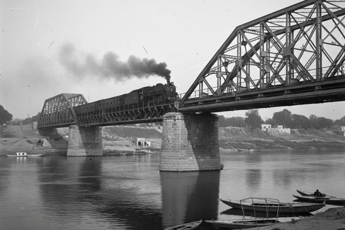 ये 150 साल पुराना “नानी का पुल” बना दिल्ली की आन, बान और शान - Photo Gallery