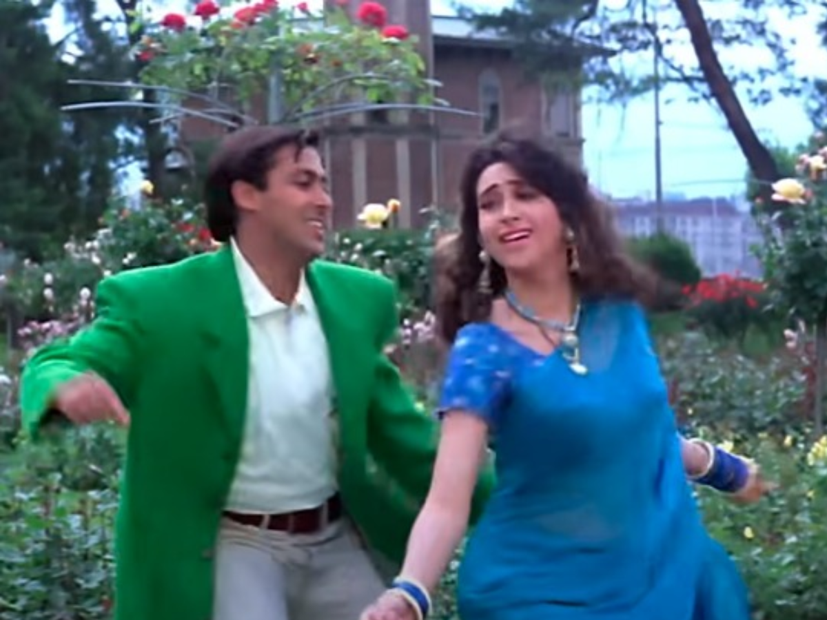 The director's mistake did the magic. - Photo Gallery