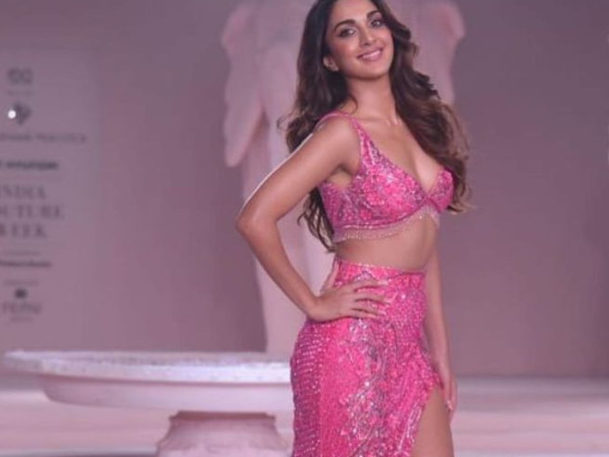 war 2 में अपनी सेक्सी अदाओं से दीवाना बना देंगी kiara Advani, देखें यहां एक्ट्रेस की बोल्ड तस्वीरें - Photo Gallery