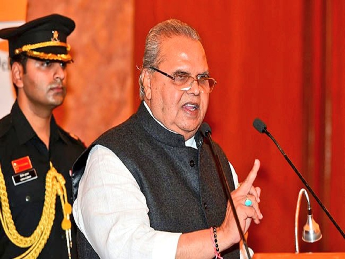 जानिए कश्मीर के पूर्व राज्यपाल Satyapal Malik के बारे में, कौन है उनकी बीवी, जो मानती हैं ये धर्म - Photo Gallery